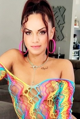 Porn star Saphir Desire Photo